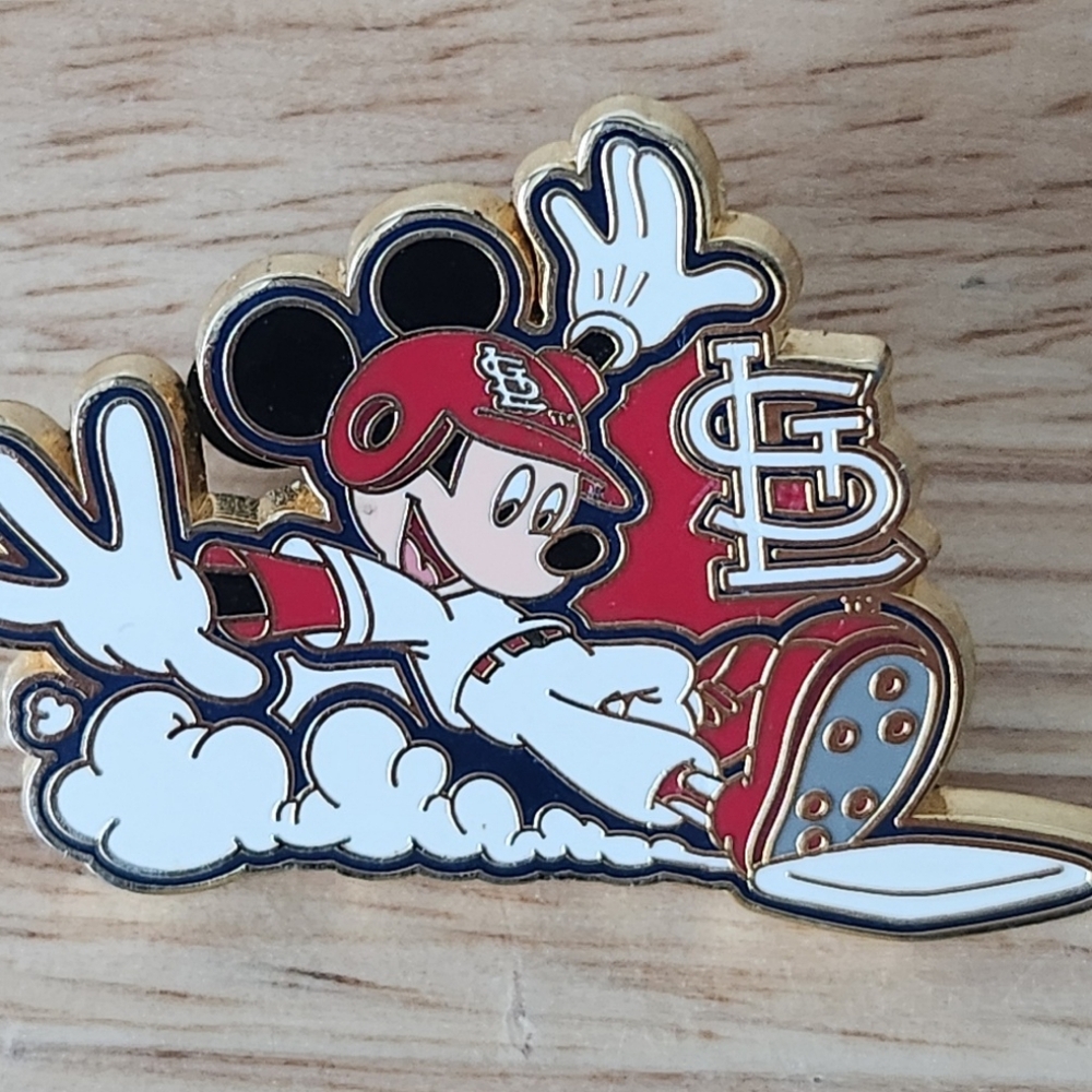 Disney Pin ~ Mickey Mouse Major League Baseball: St. Louis Cardinals - Picture 7 of 7